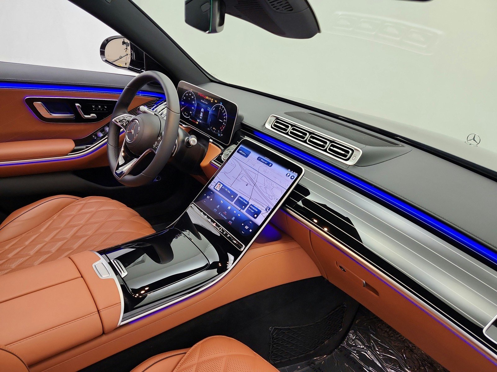 Certified Used 2024 Obsidian Black Metallic Mercedes-Benz S 580e 4MATIC® Sedan image 19