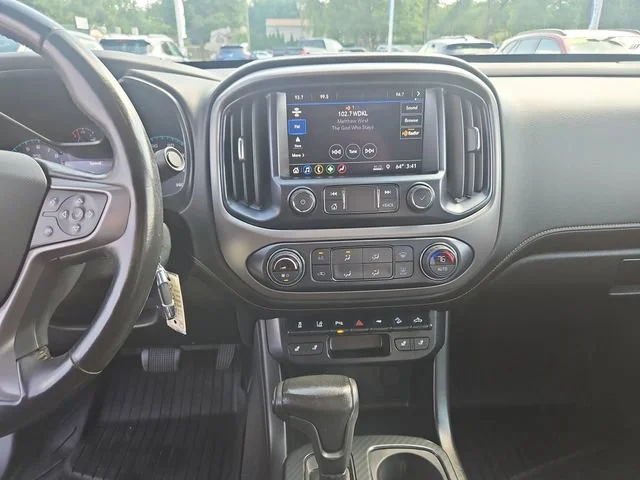 Used 2021 SUMMIT WHITE GMC 4WD AT4 w/Leather image 18