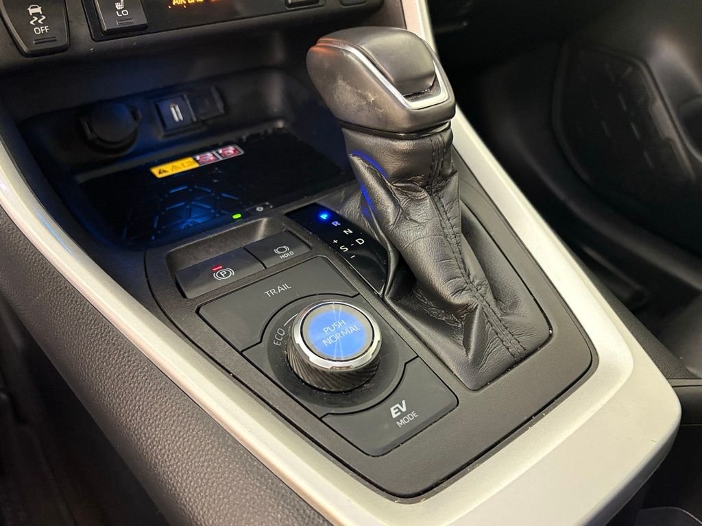 Used 2022 White Toyota XSE image 36