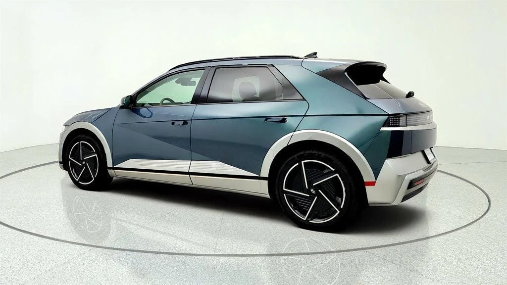 Used 2025 Digital Teal Hyundai Limited AWD image 7