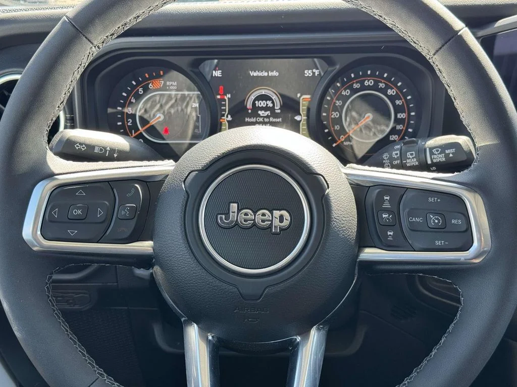 2025 Jeep Wrangler 4-Door Sahara - Photo 17