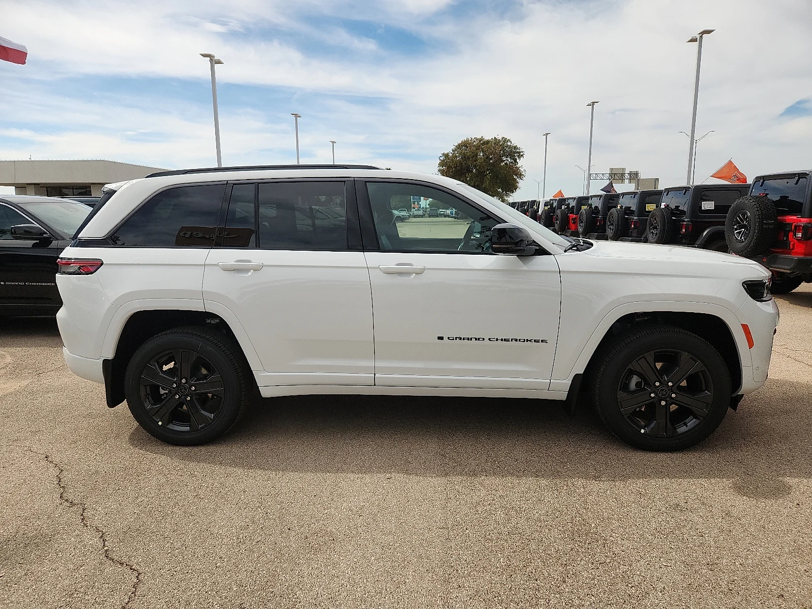 New 2027 Bright White Clear-Coat Paint Jeep LIMITED RESERVE 4X4 image 5