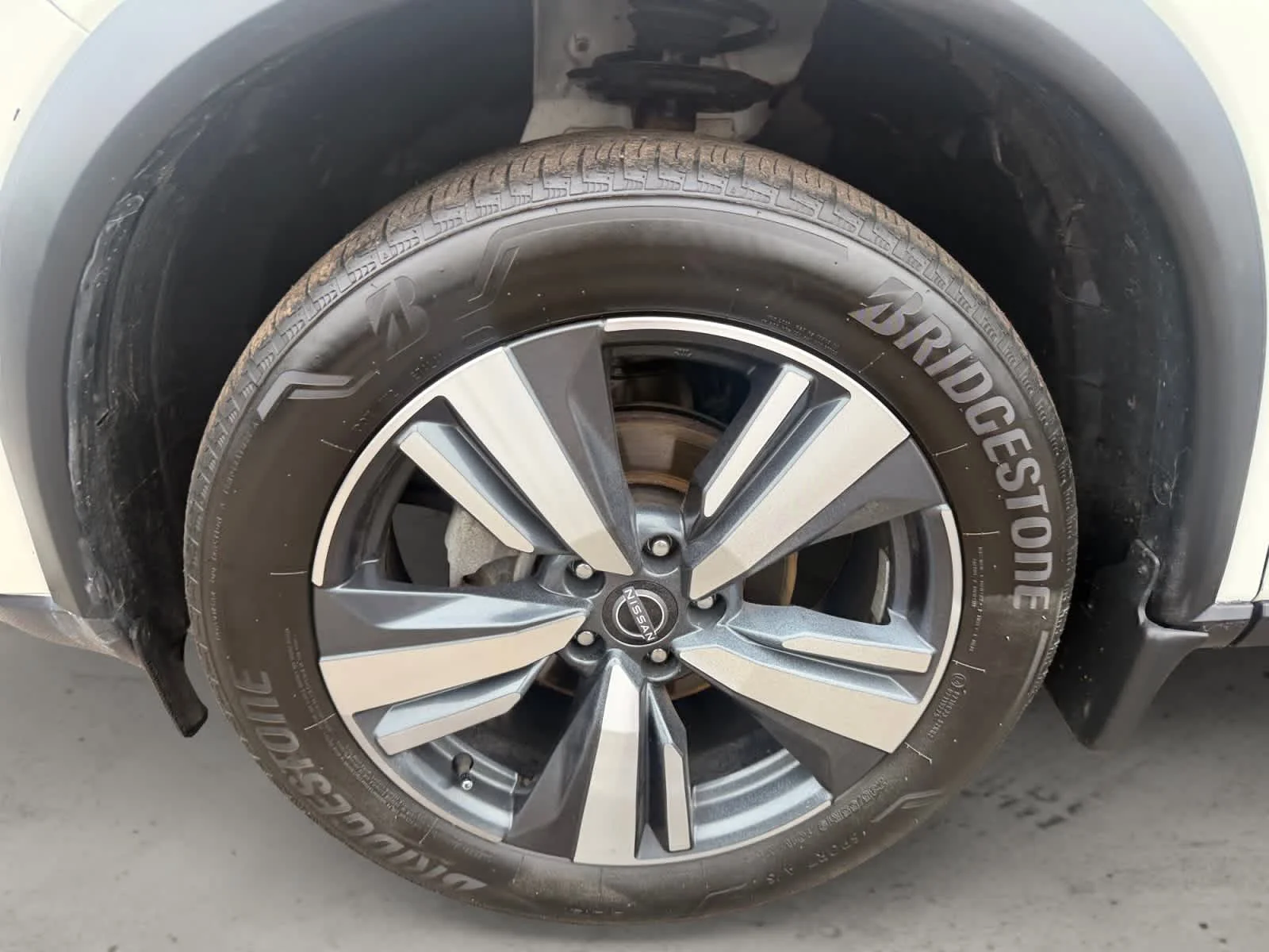 Used 2023 Pearl White Tricoat Nissan SL image 12