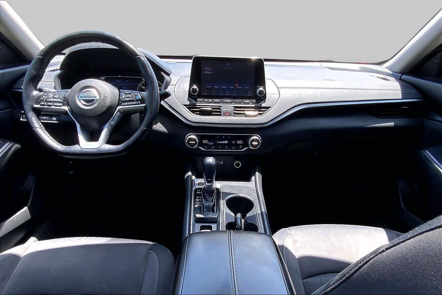 Used 2019 Super Black Nissan 2.5 SV image 16
