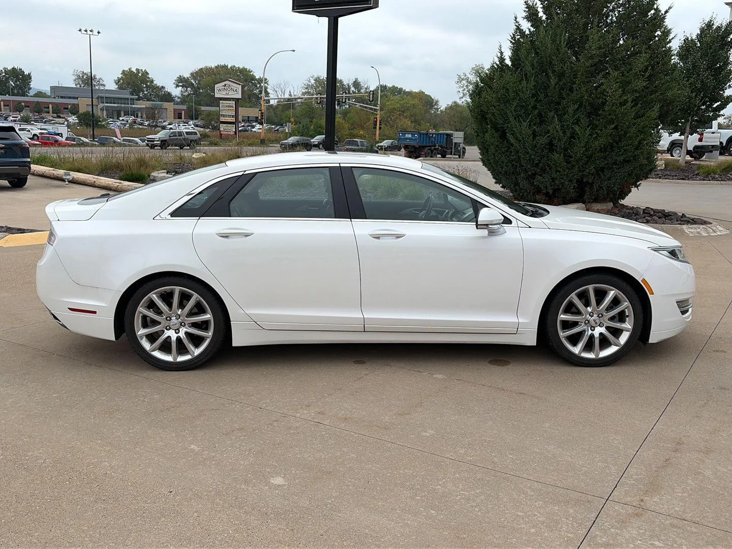 Used 2016 Lincoln MKZ Base with VIN 3LN6L2J90GR601862 for sale in Winona, Minnesota