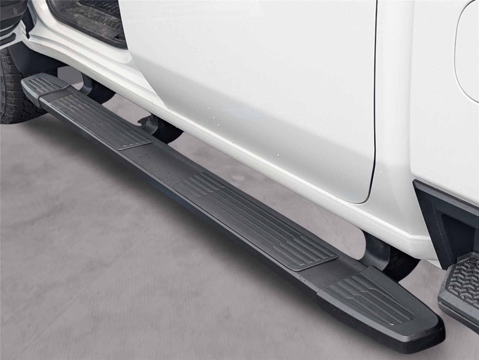 New 2026 Summit White Chevrolet Custom image 32