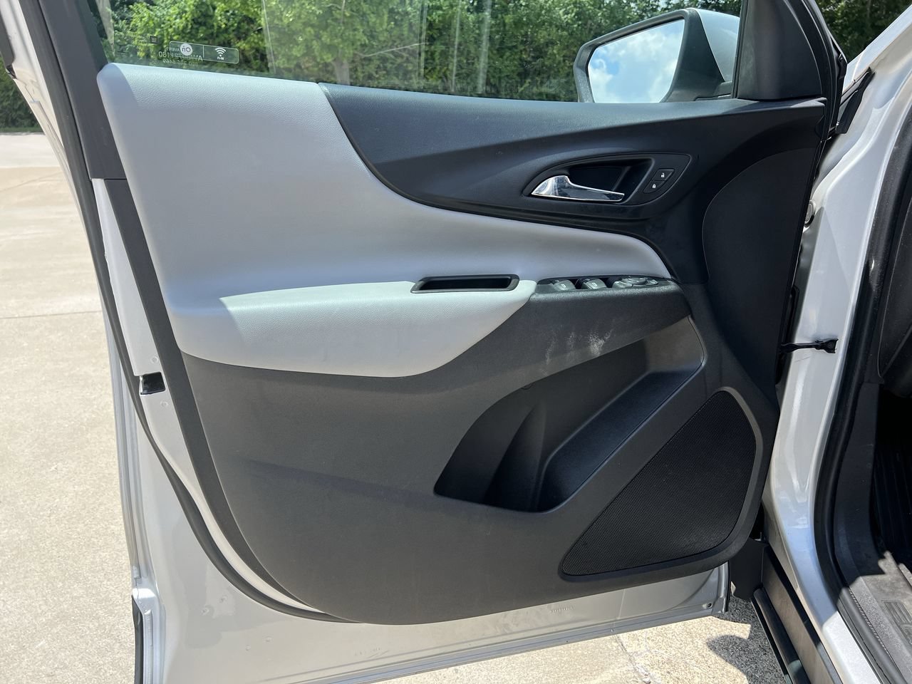 Used 2019 SILVER ICE METALLIC Chevrolet LT image 23