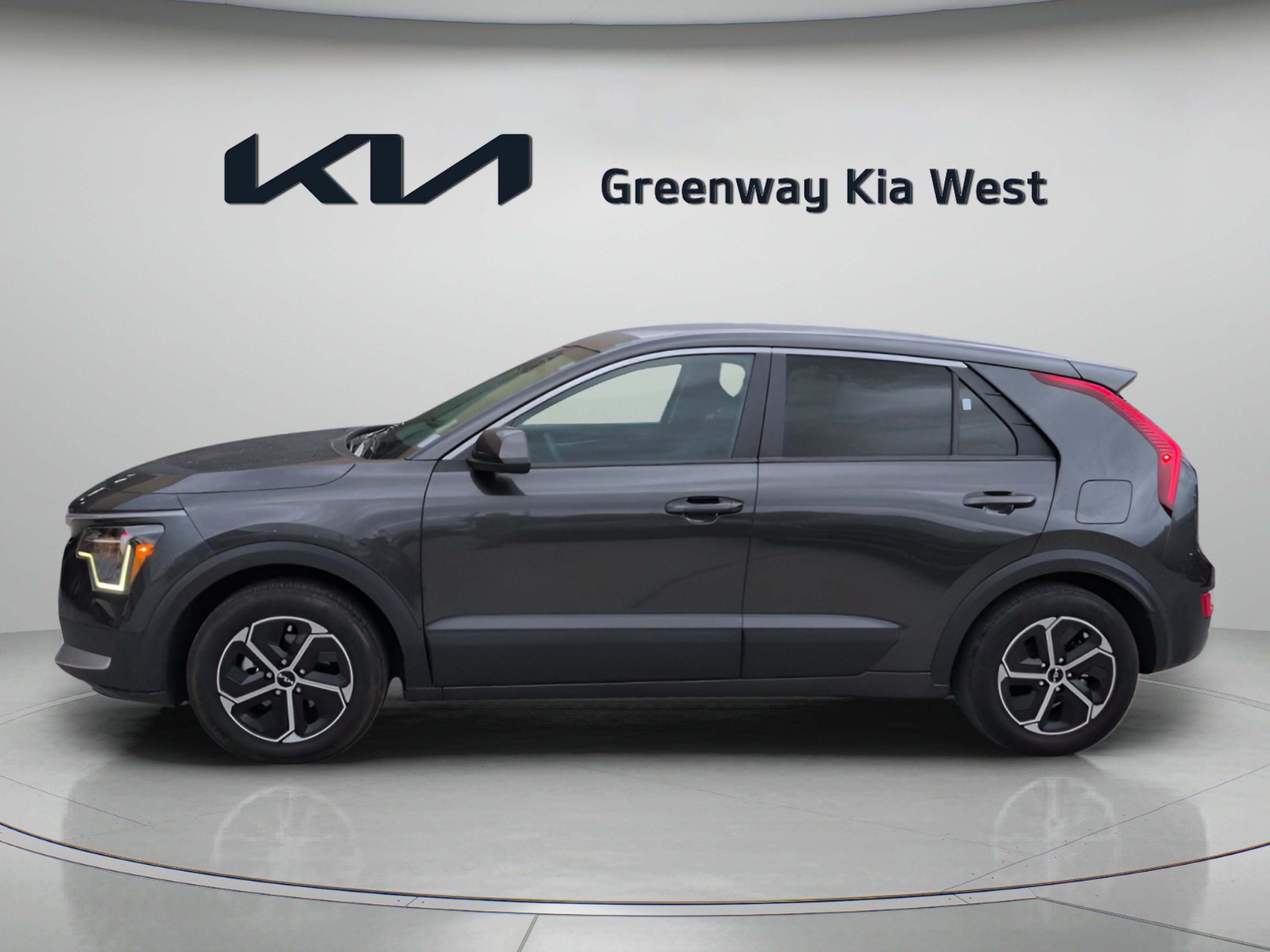 Certified Used 2024 Graphite Gray Kia LX image 5