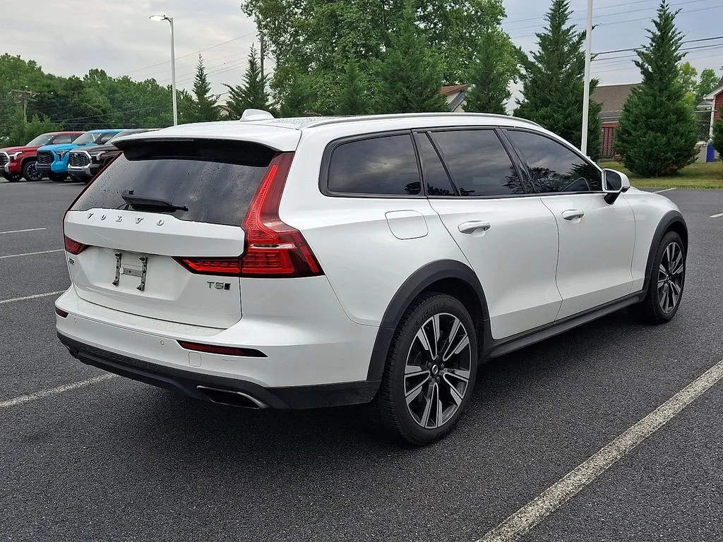Used 2020 White Volvo T5 image 4