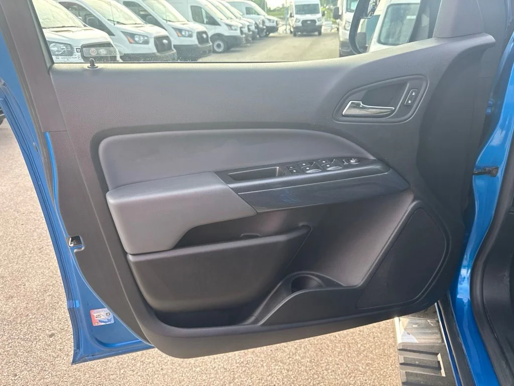Used 2021 Blue Chevrolet Z71 image 13