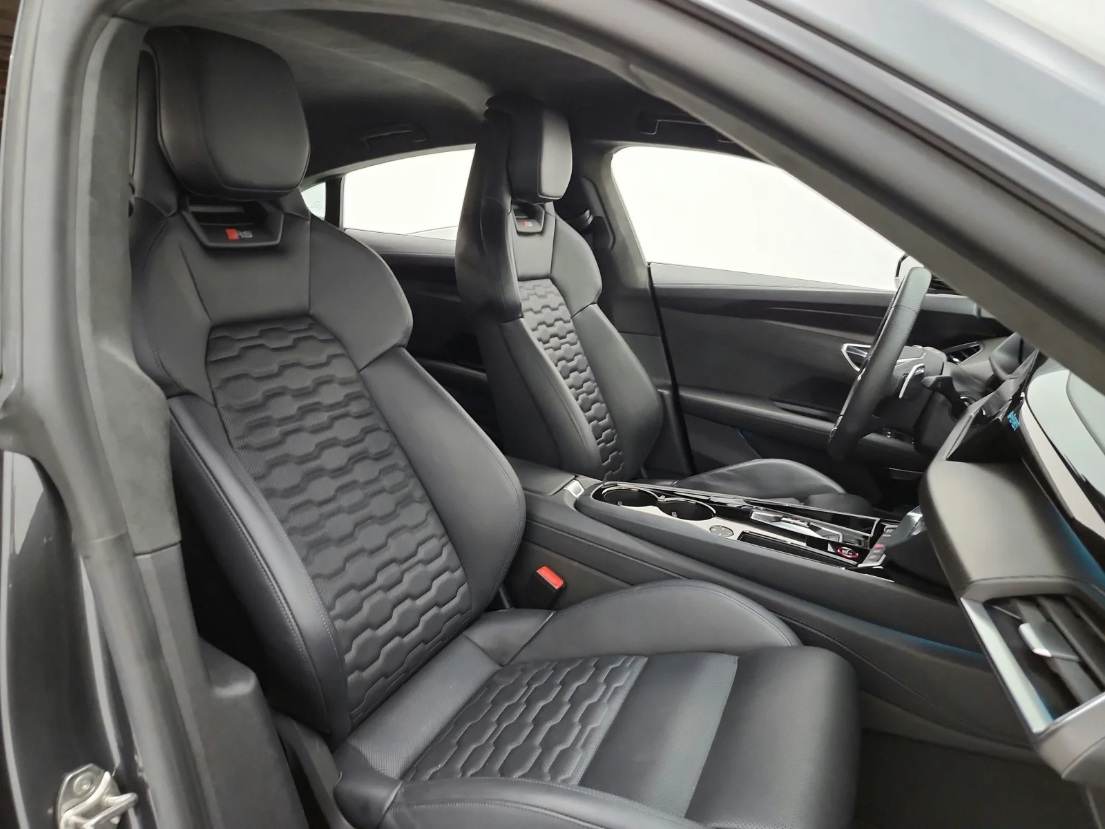 Used 2024 Daytona Gray Pearl Effect Audi quattro image 33