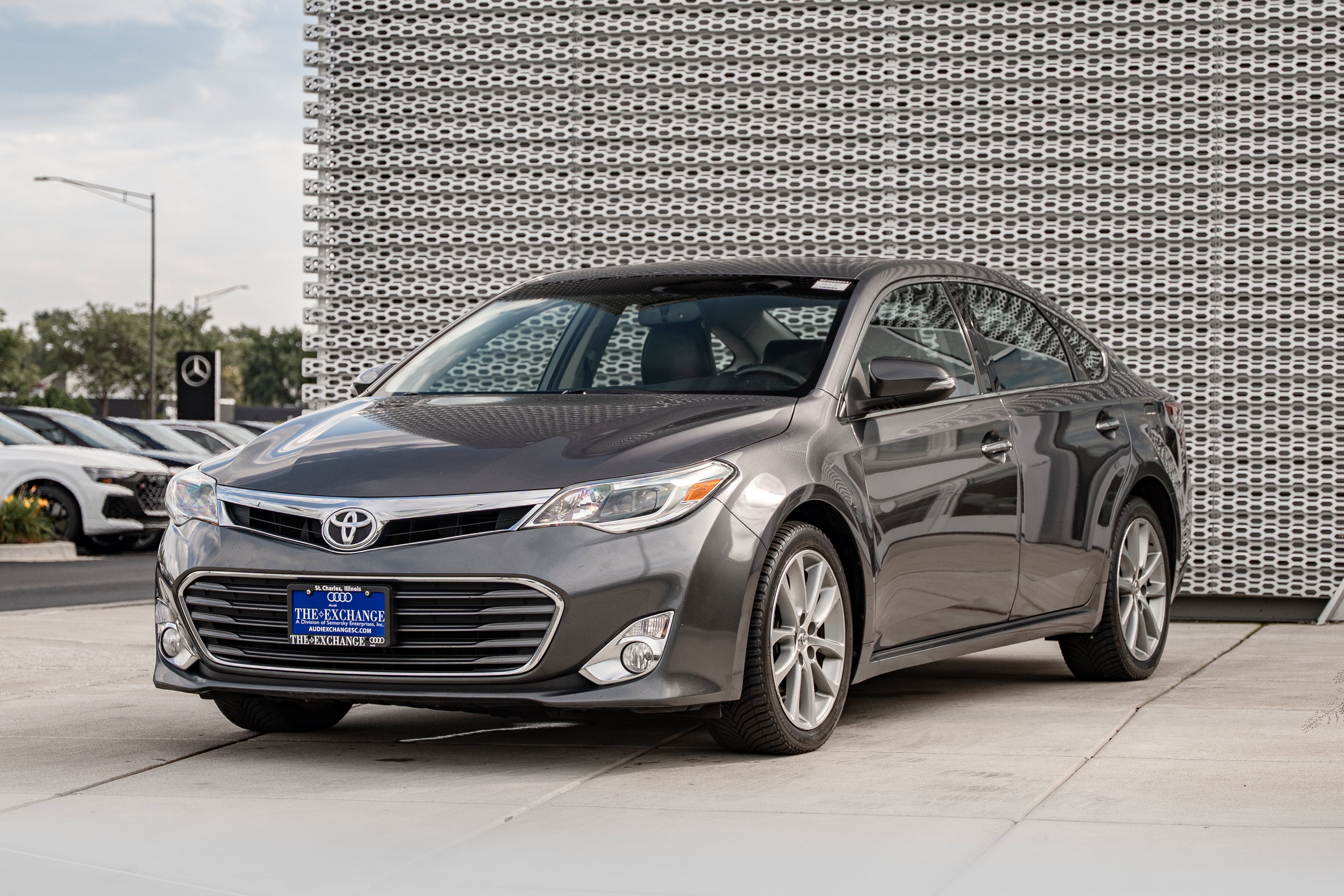 Used 2015 Magnetic Gray Metallic Toyota XLE Touring image 7