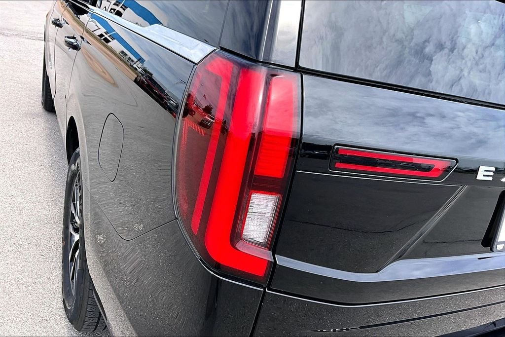 Used 2025 Black Ford Platinum image 31