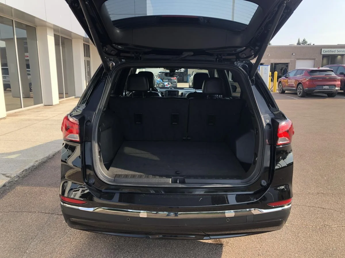 Used 2023 Black Chevrolet AWD 4dr RS image 8