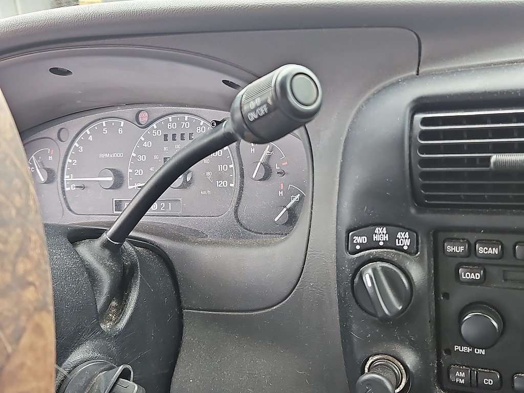 Used 2002  Ford Edge image 22