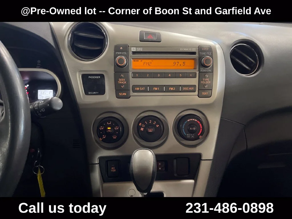 Used 2009  Toyota S image 18