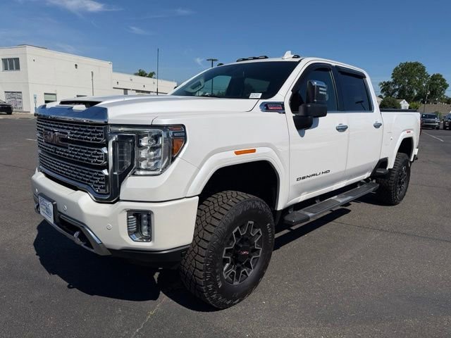 Used 2022 White Frost Tricoat GMC Denali image 3