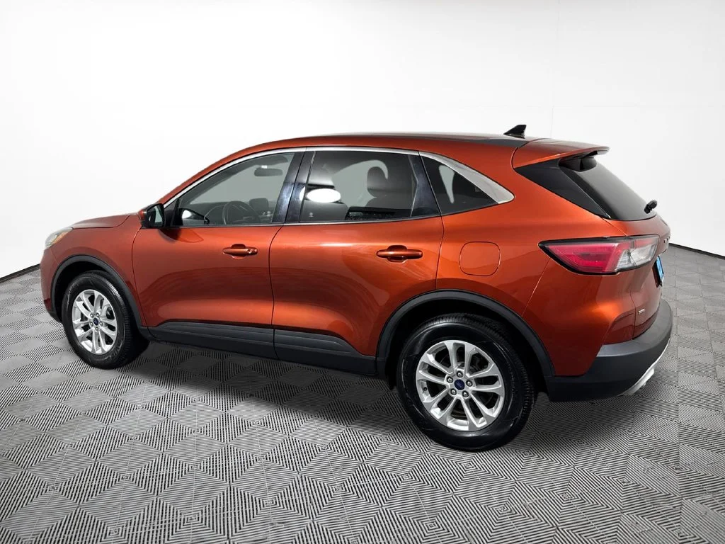 Used 2020 Orange Metallic Ford SE image 11