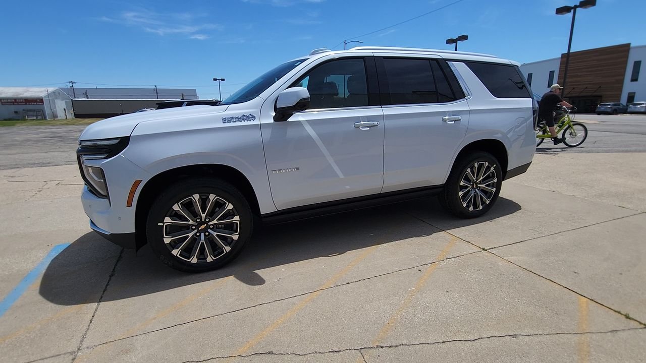 New 2026 Polar White Tricoat Chevrolet High Country image 4