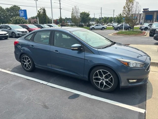 Used 2018 Blue Ford SEL image 1
