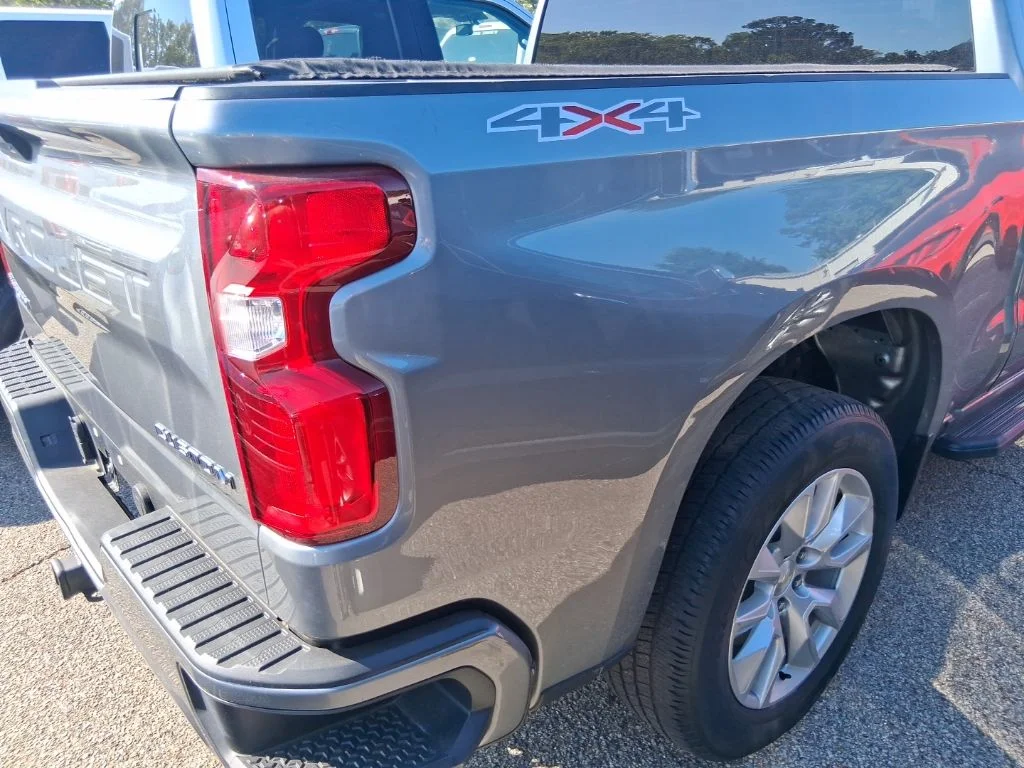 Used 2020 Gray Chevrolet Custom image 8