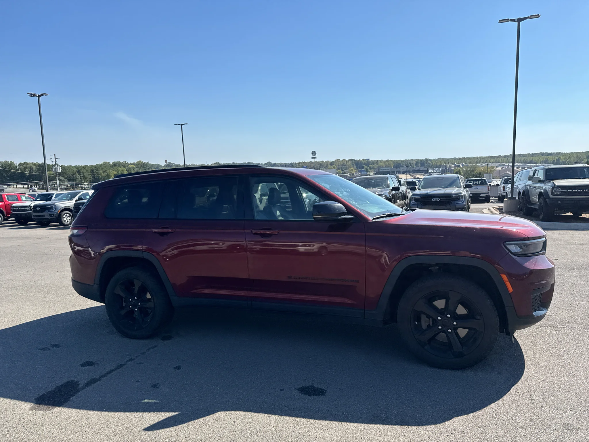 Used 2021 Velvet Red Pearlcoat Jeep Altitude image 5