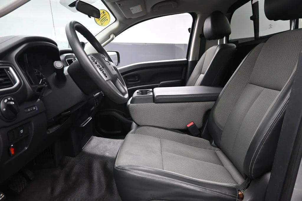 Used 2017 Silver Nissan S image 11