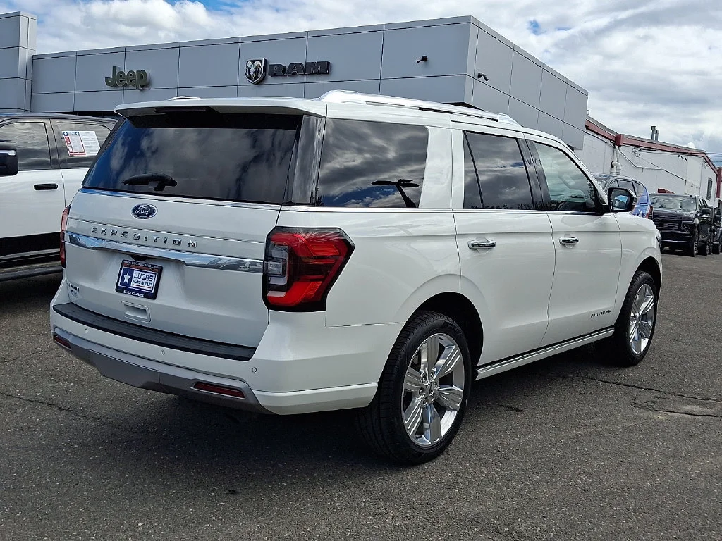 Used 2022 Star White Metallic Tri-Coat Ford Platinum image 12