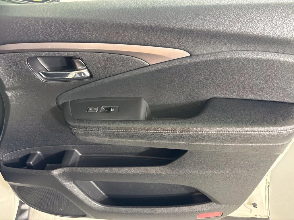 Used 2017  Honda EX-L image 14