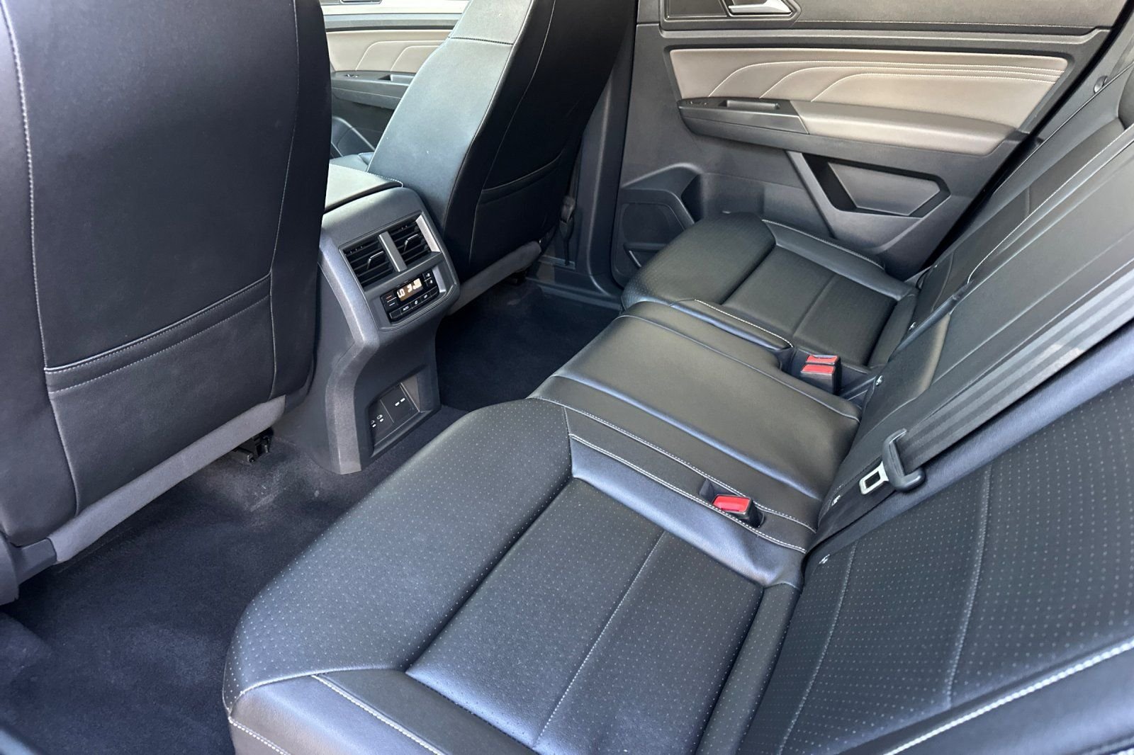 Certified Used 2023 Platinum Gray Metallic Volkswagen 3.6L V6 SE w/Technology image 12