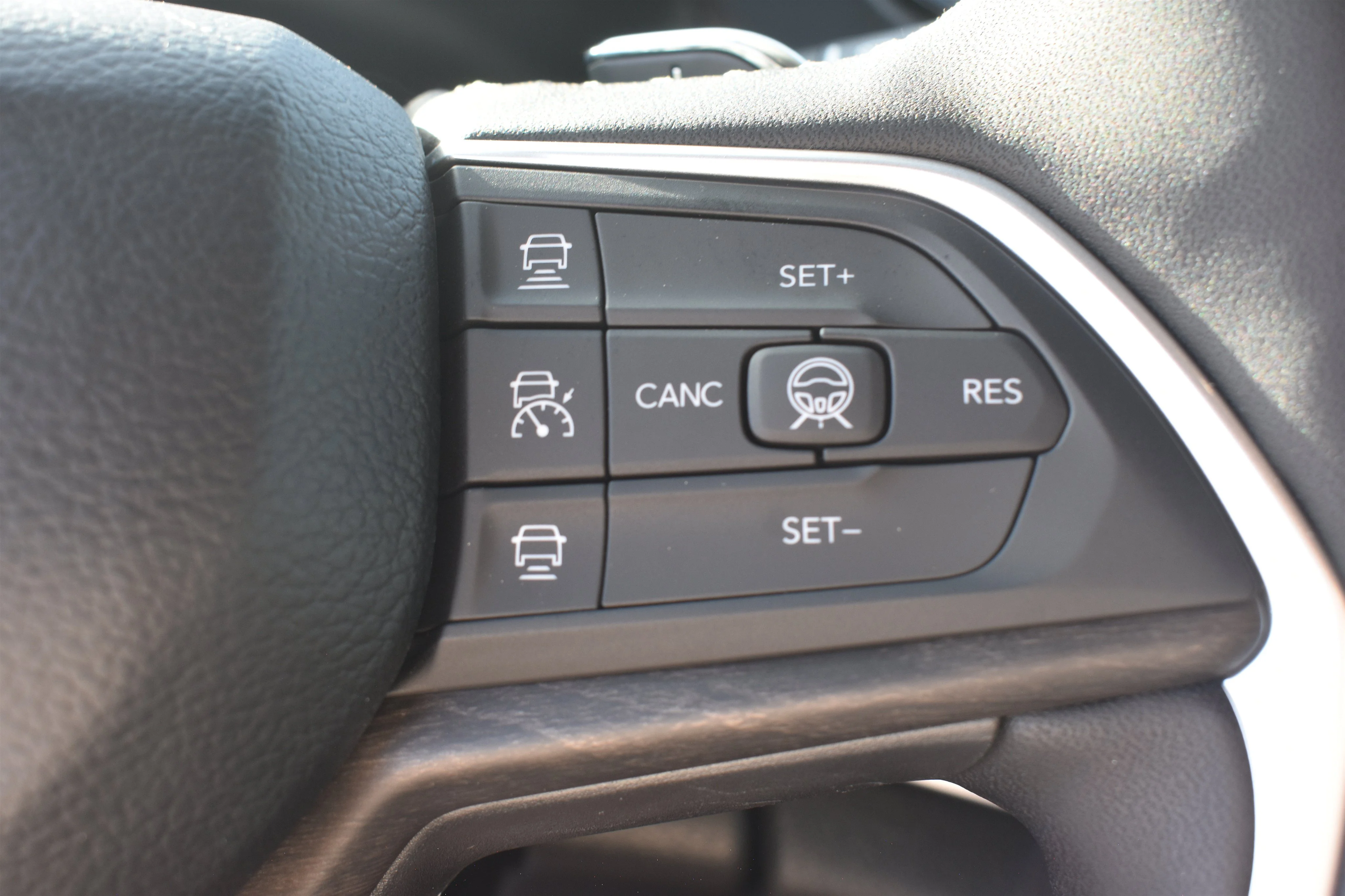 New 2026 Baltic Gray Metallic Clearcoat Jeep Laredo Altitude image 22