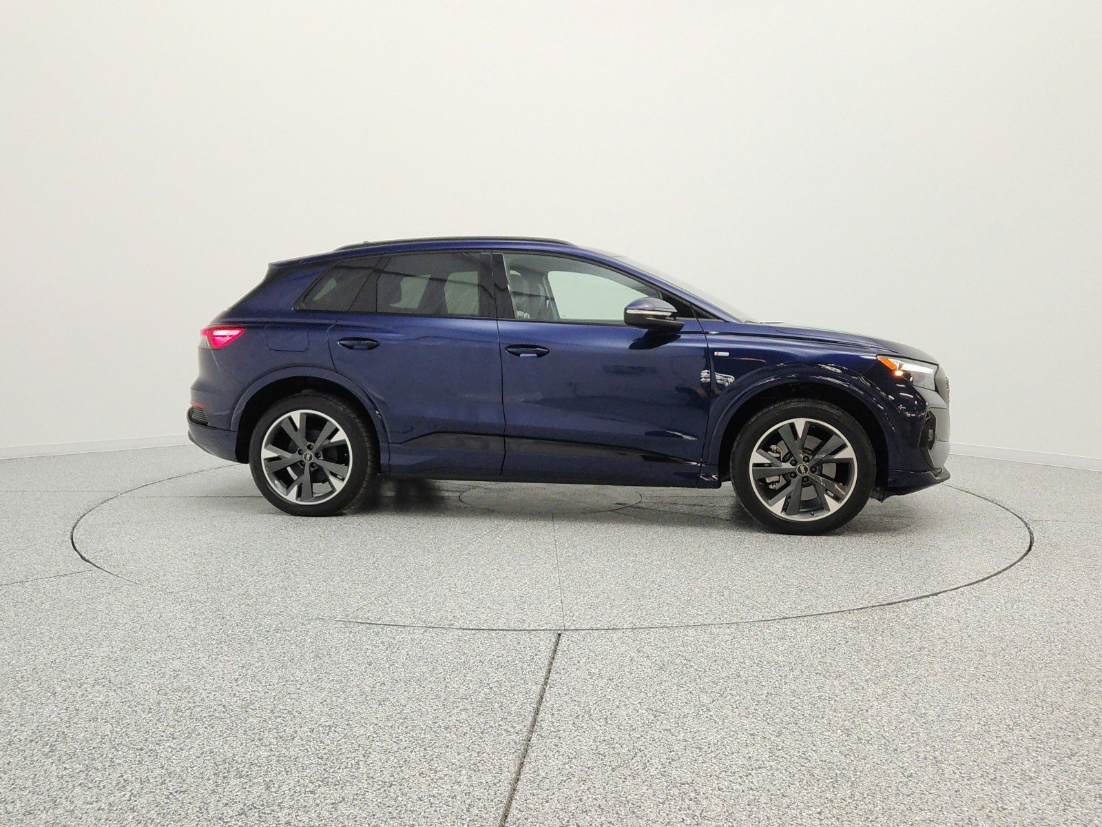 Used 2023 Navarra Blue Metallic Audi Premium Plus 50 quattro image 4