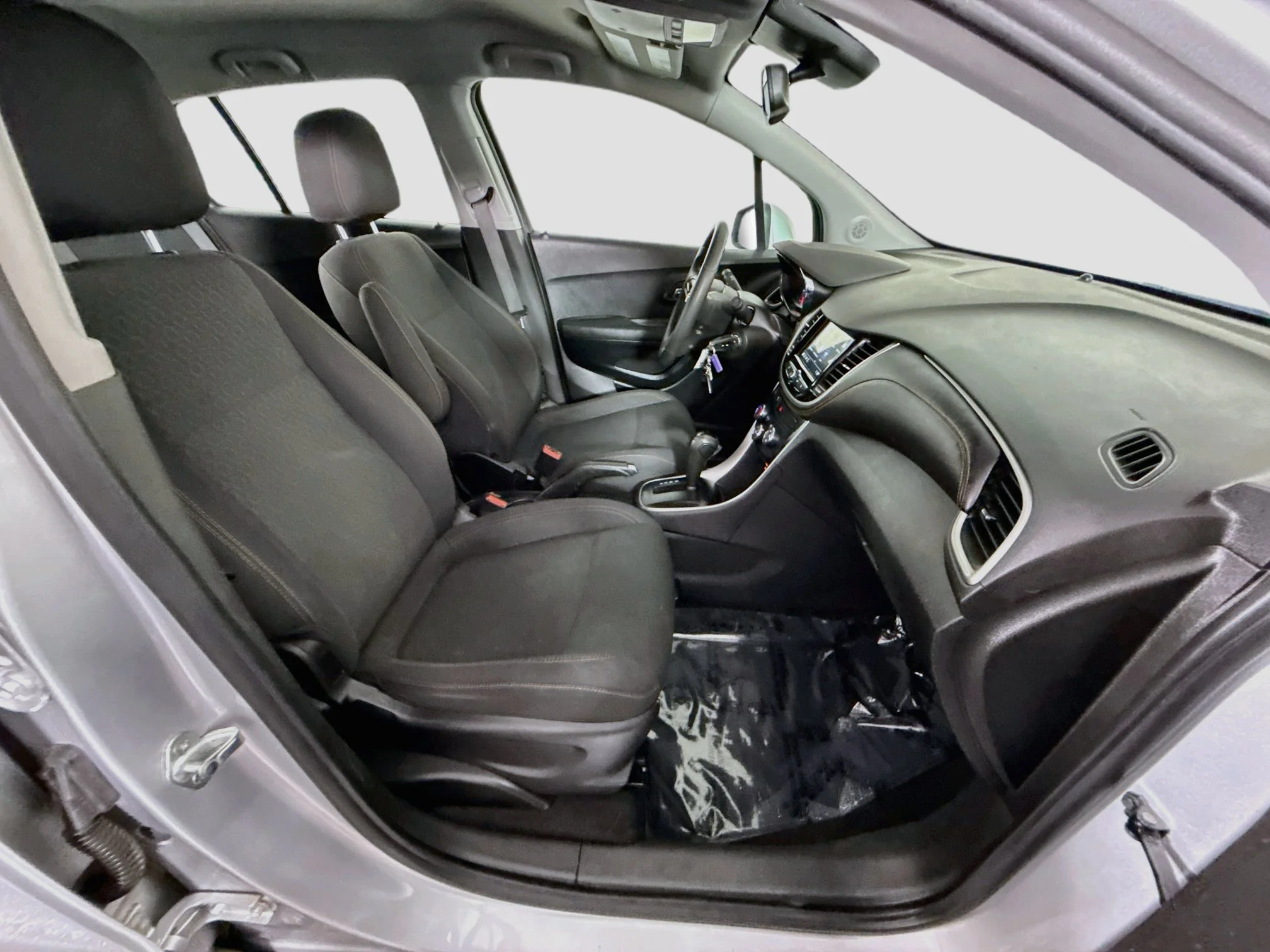 Used 2019 Silver Ice Metallic Chevrolet LS image 23