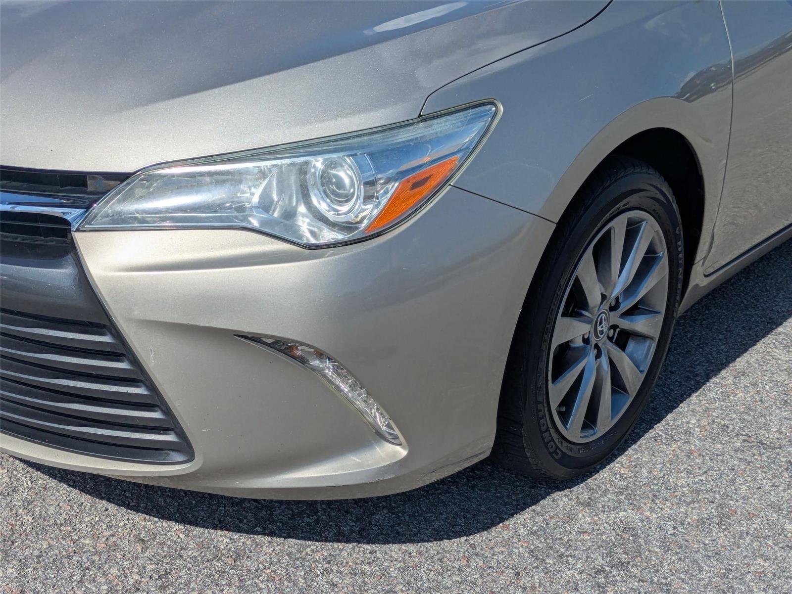 Used 2017 Creme Brulee Mica Toyota XLE image 10