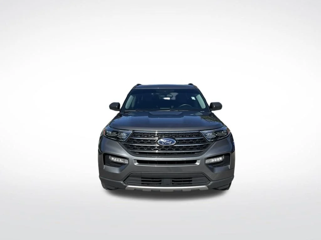 Used 2024 Gray Metallic Ford XLT image 3