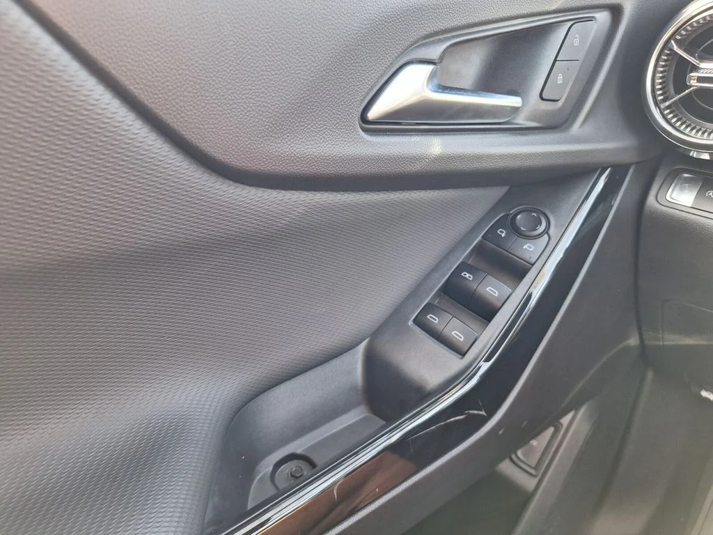 Used 2025 Summit White Chevrolet LT image 19