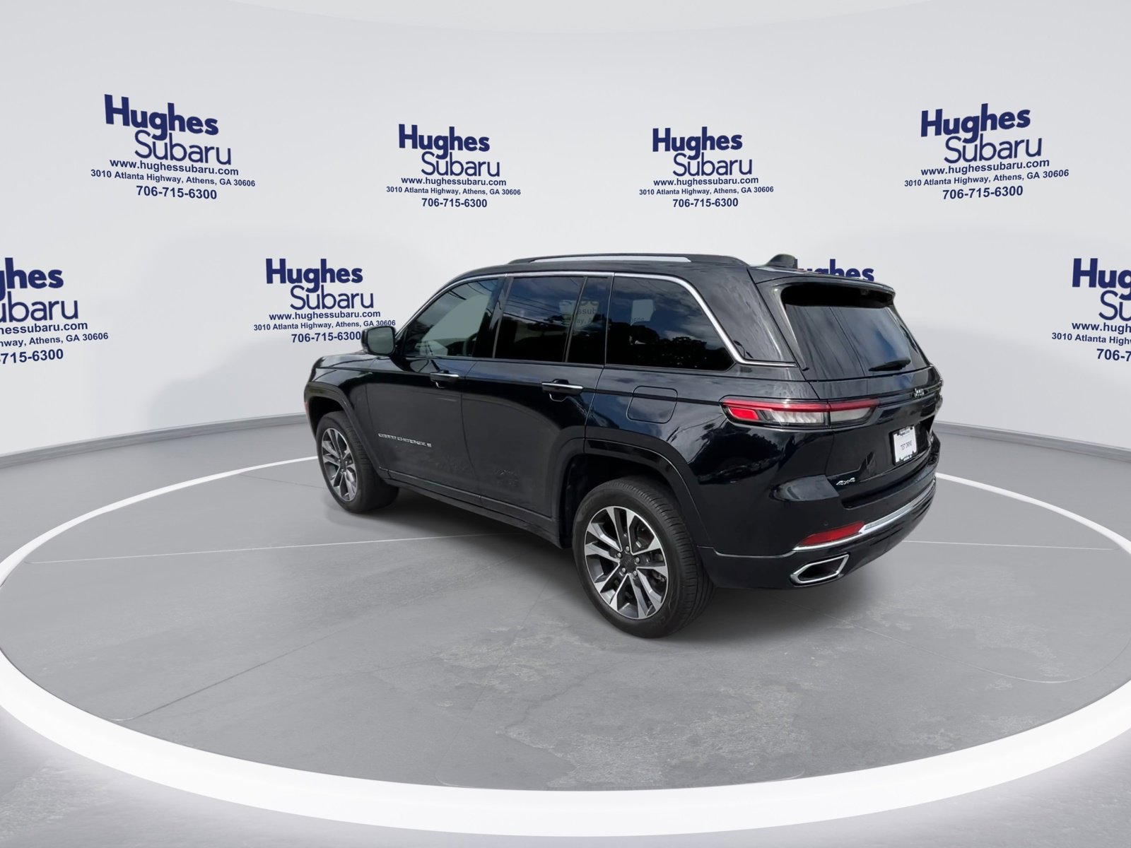 Used 2023 Diamond Black Crystal Pearlcoat Jeep Overland image 8