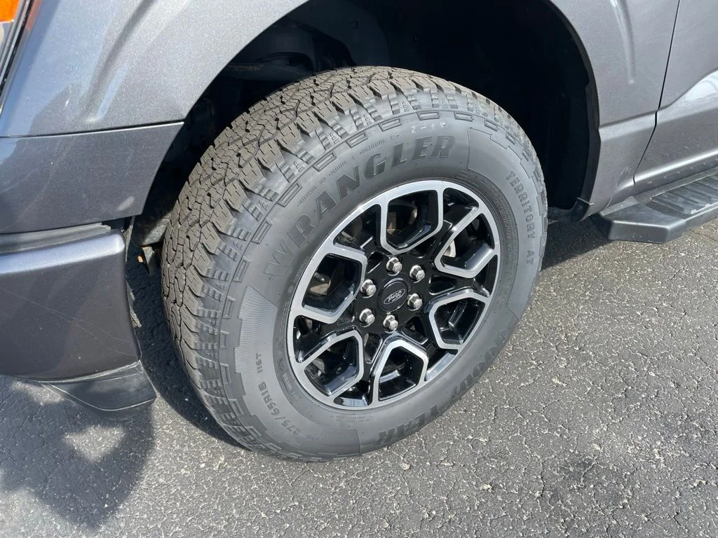 Used 2023 Gray Ford XLT image 3