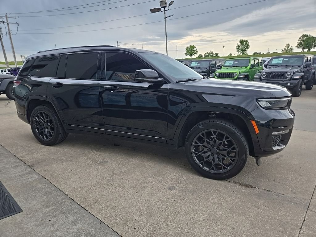 Used 2024 Black Jeep Summit image 16