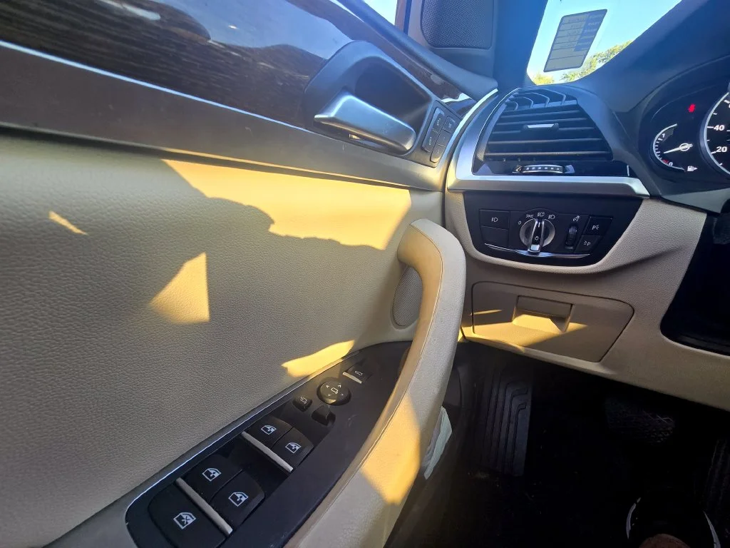 Used 2019 White BMW sDrive30i image 22