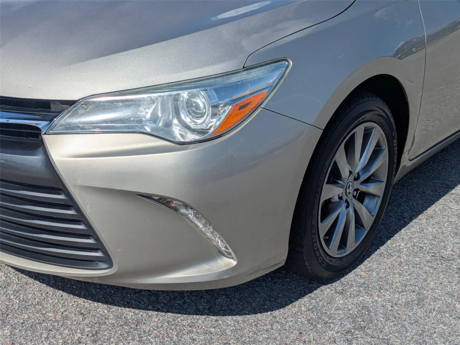 Used 2017 Creme Brulee Mica Toyota XLE image 10