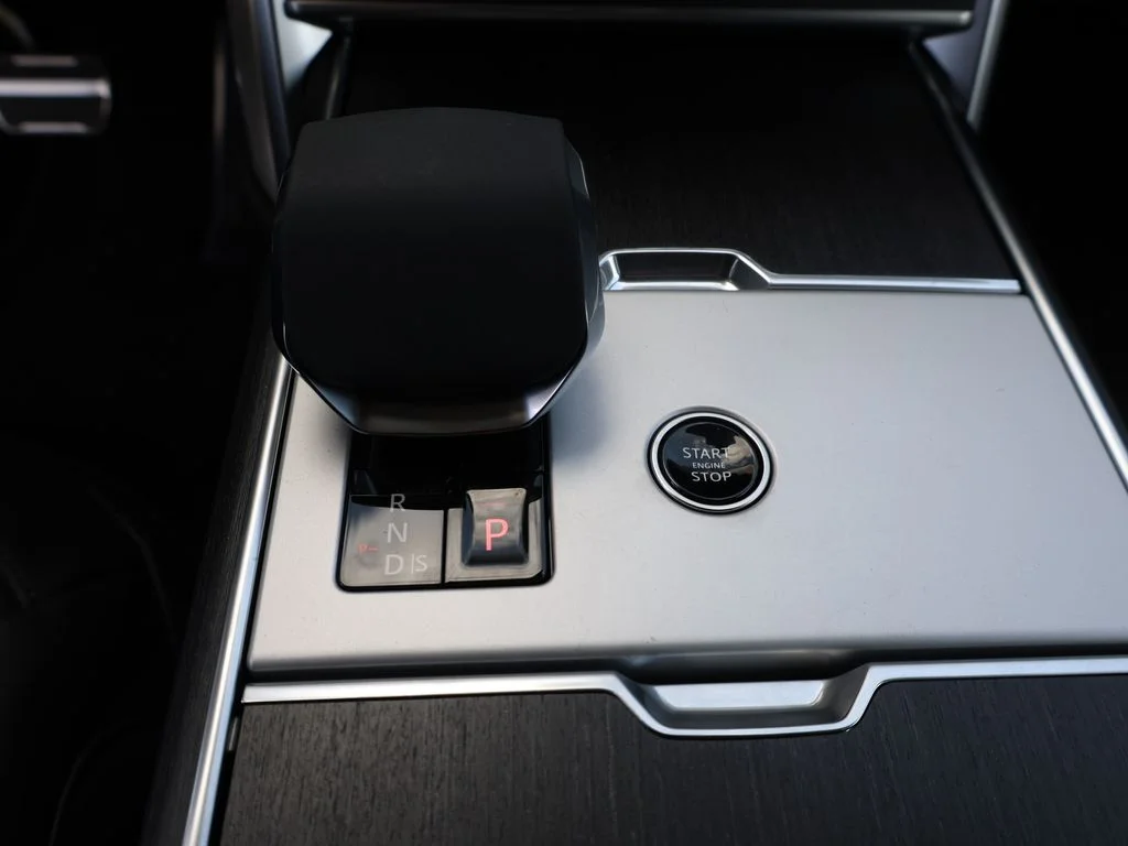 2025 Land Rover Range Rover SE - Photo 30