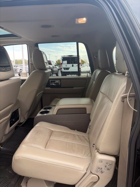 Used 2017 Black Lincoln Select image 17