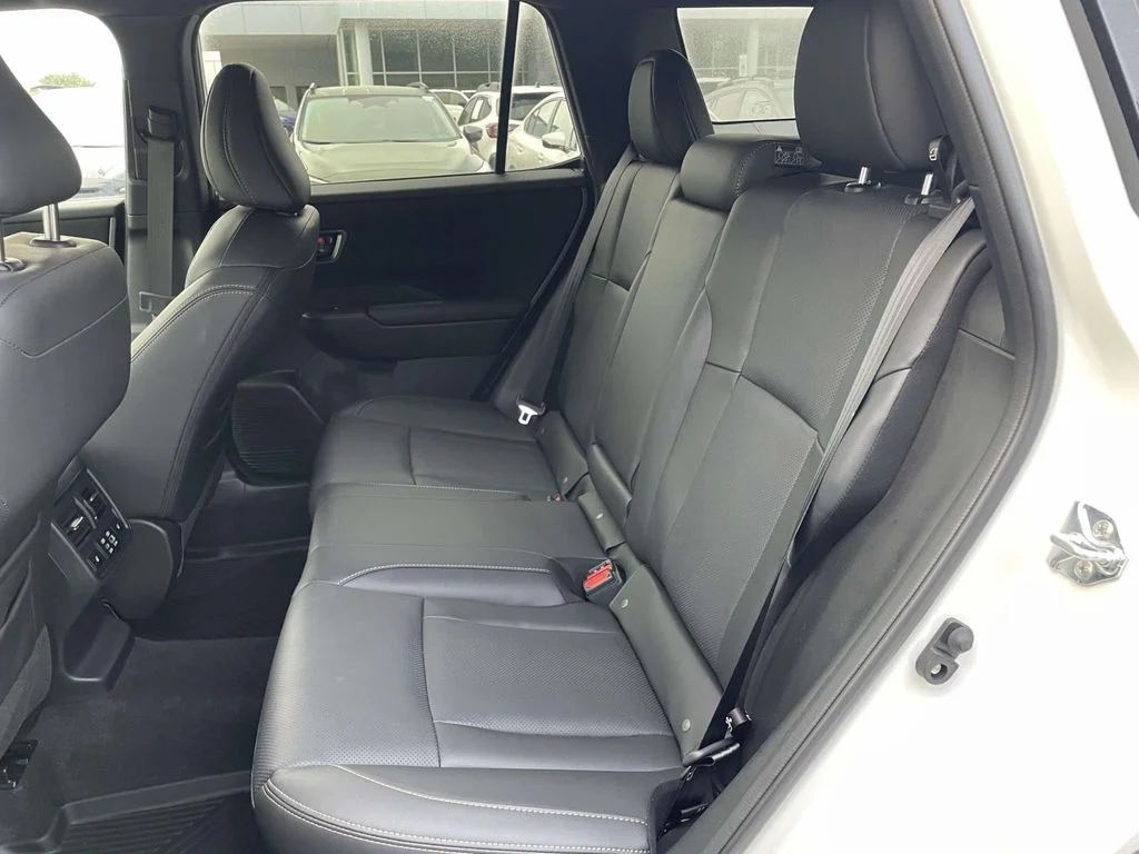 Used 2026 Crystal White Pearl Subaru Limited image 3