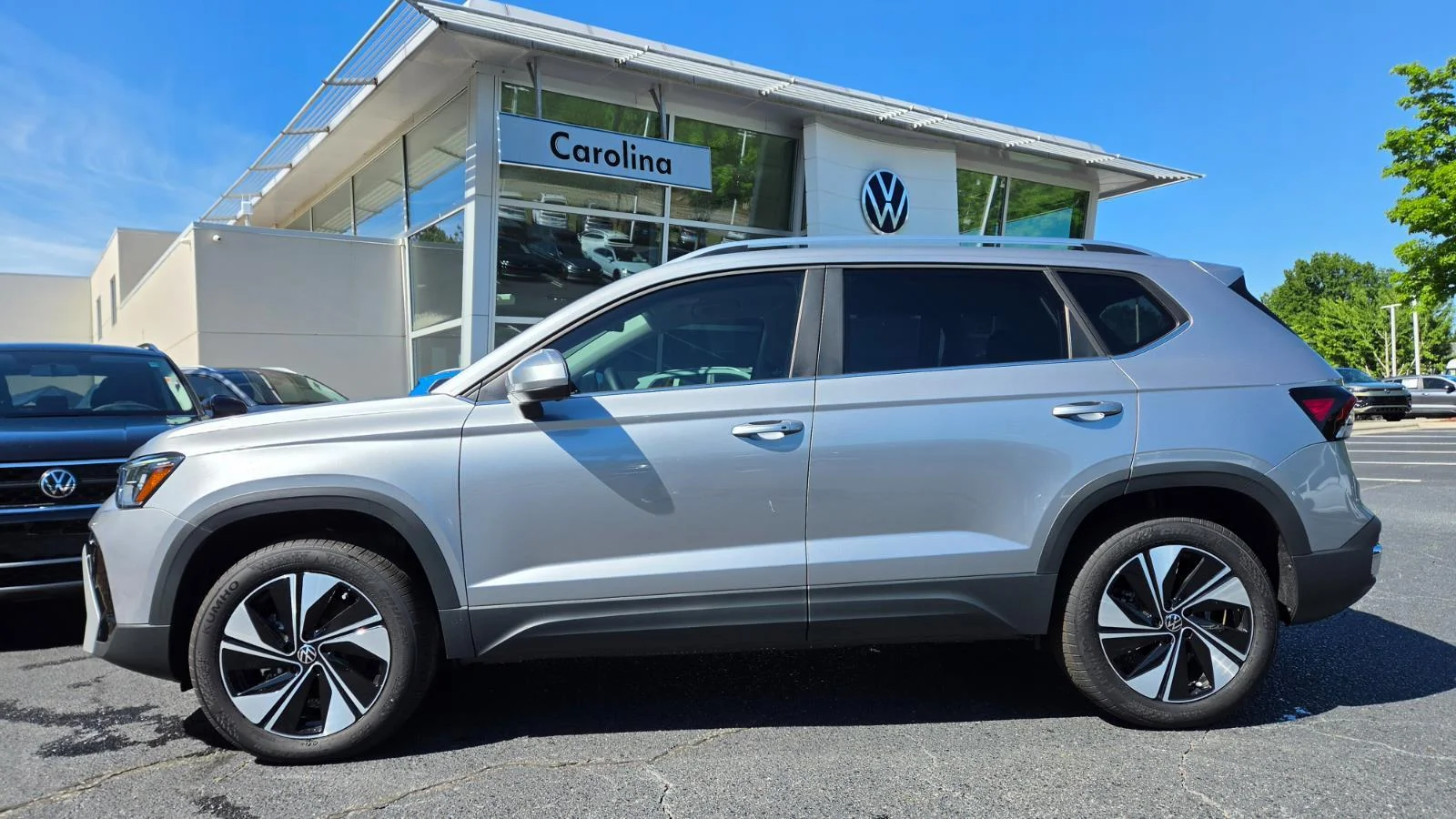 2025 Volkswagen Taos SE - Photo 2