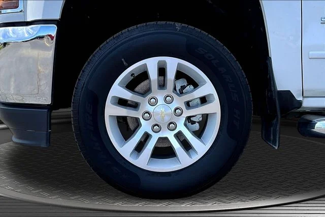 Used 2018 White Chevrolet LT image 35