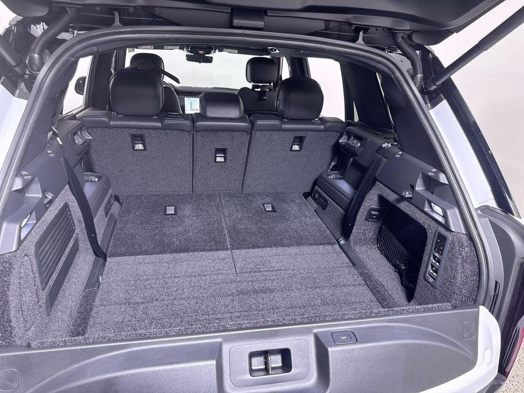 New 2026 Fuji White Land Rover SE LWB image 22