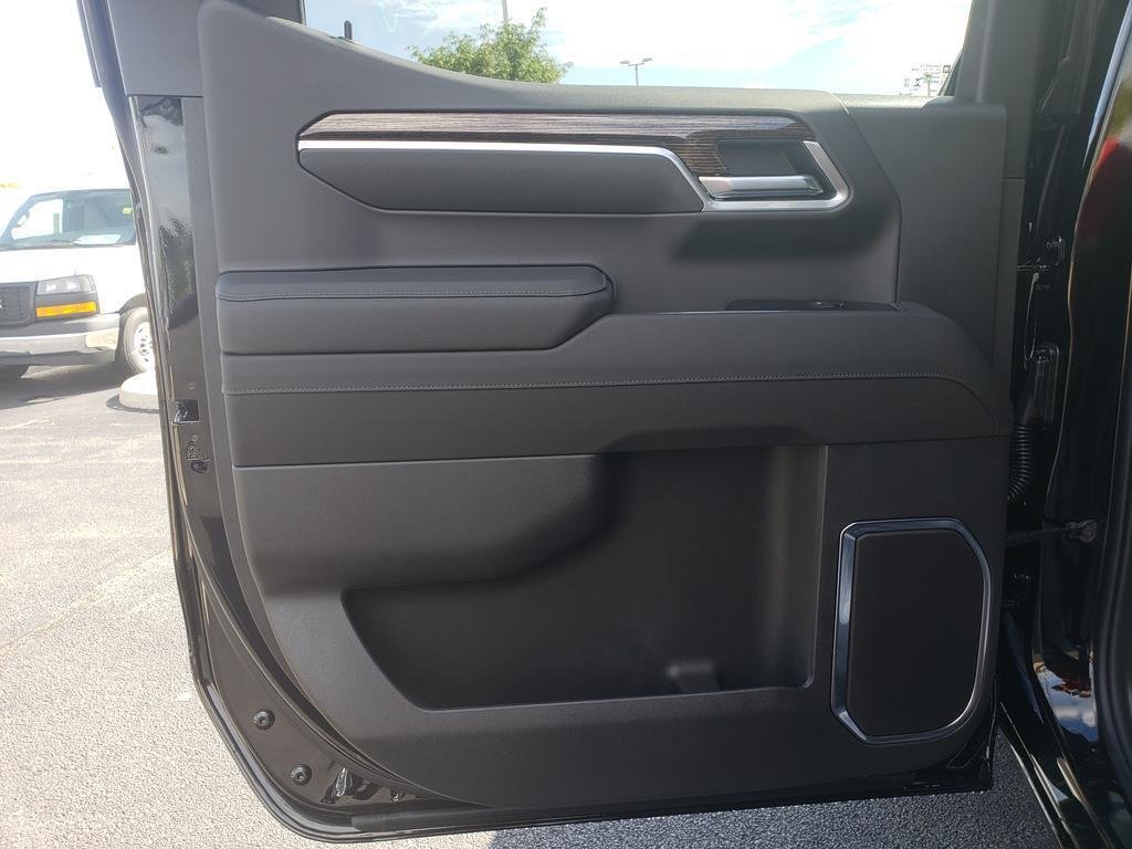 New 2026 Onyx Black GMC Elevation image 14