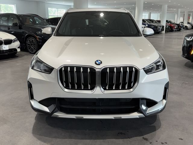 New 2026 Mineral White Metallic BMW xDrive28i image 2