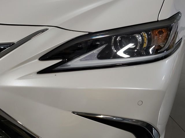 Used 2025 White Lexus 350 image 29